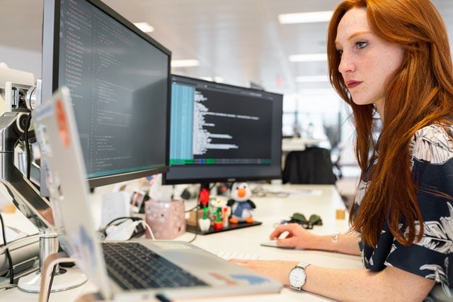 Woman doing Machine Learning